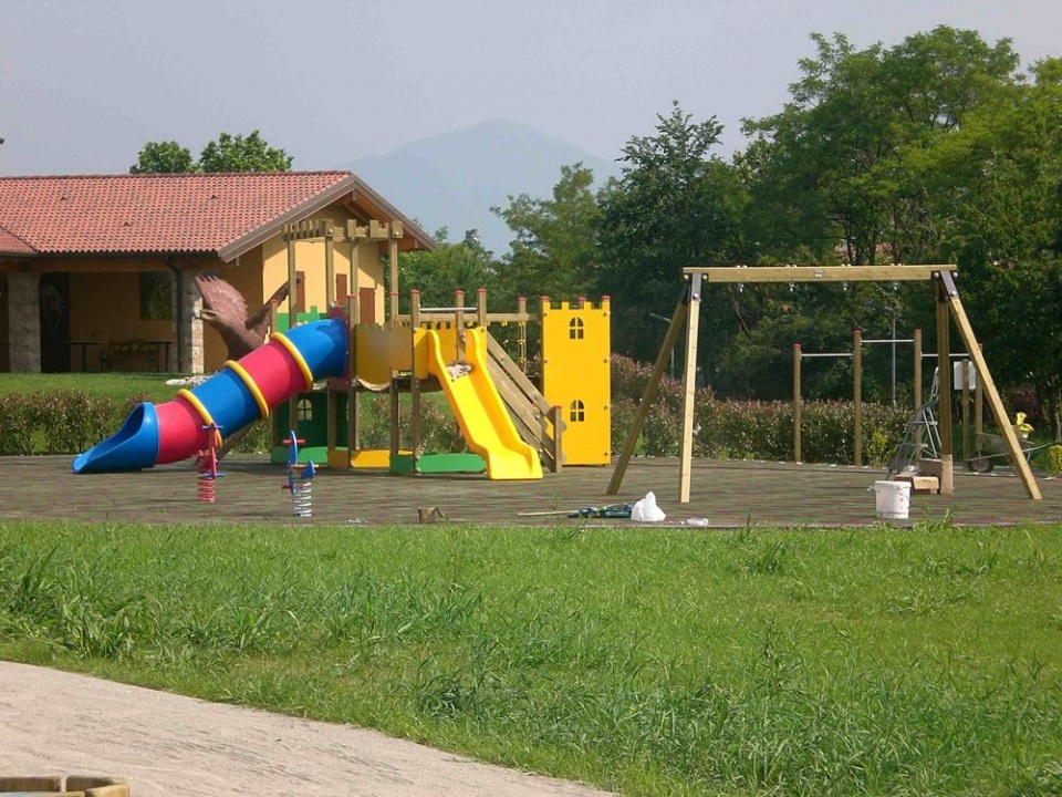 Pavimentazione in gomma per area giochi