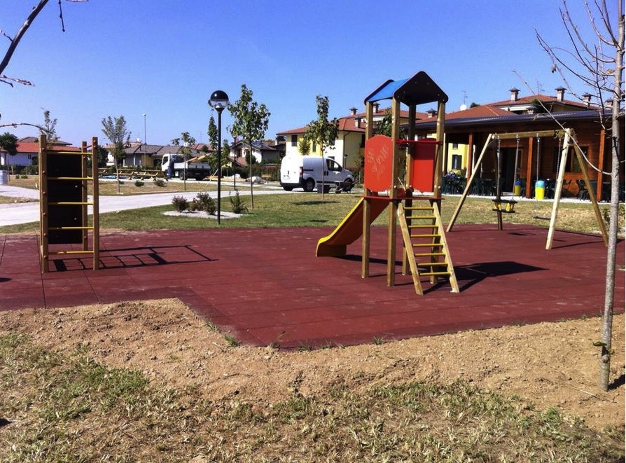 pavimento antitrauma Giwa per parco giochi