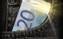 venti euro in una tasca dei jeans