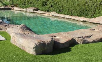 rivestimenti per piscine per un effetto naturale