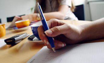 formazione: penna che prende appunti su un foglio