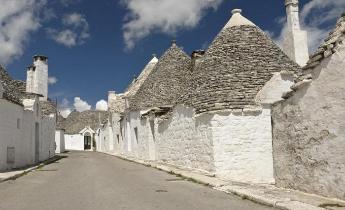 trulli, puglia, piscina, normative, paesaggio,