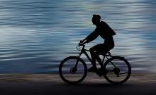 ragazzo in bicicletta